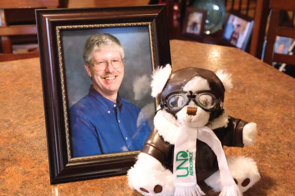 picture frame with und aerospace teddy bear