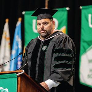 jim kleinsasser giving commencement address