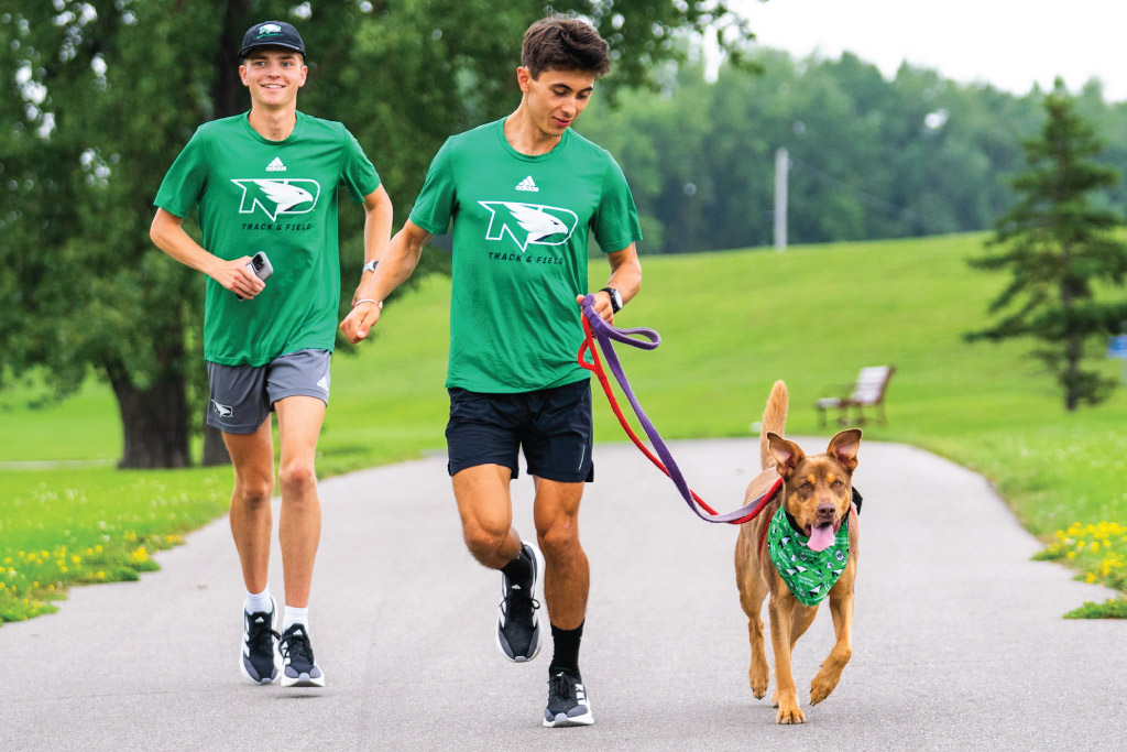 UND Mens runners and dog