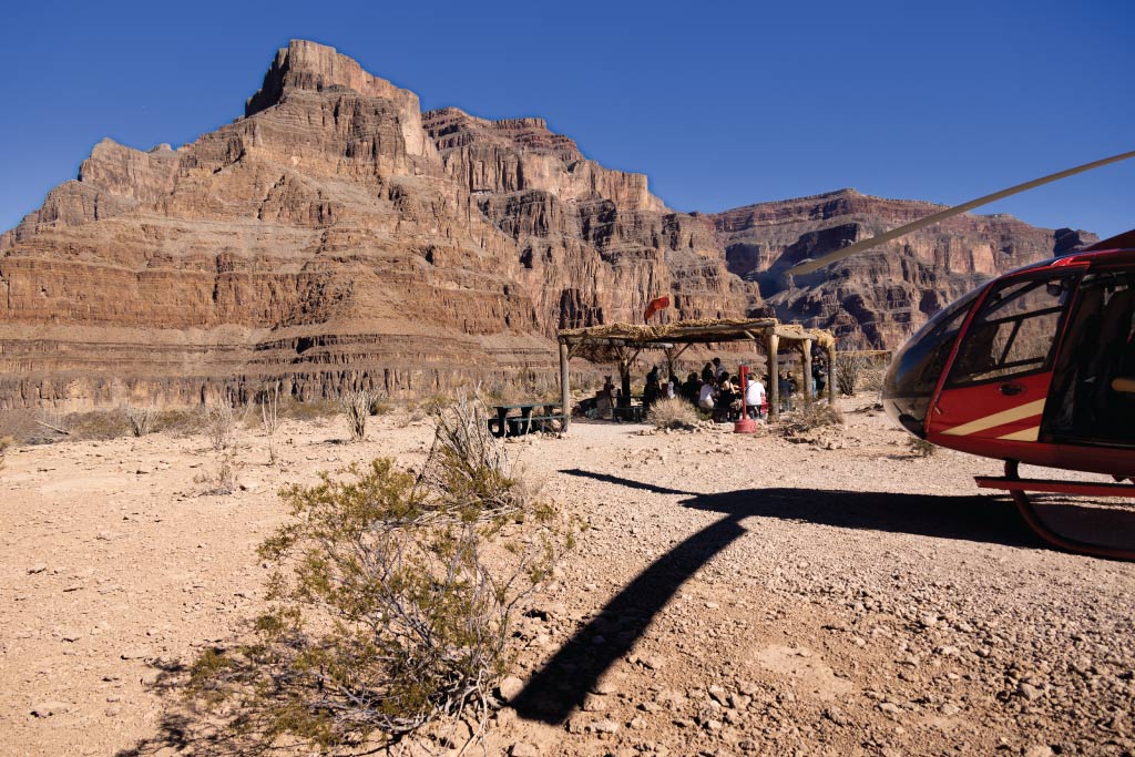 the picnic area on top of the grand canyon