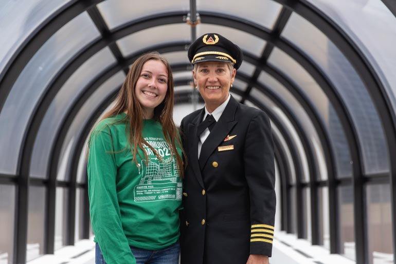 Delta pilot Karen Ruth, ’82, has mentored Sophia Jensen, '22