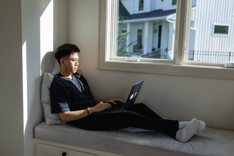 online student working 