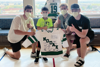 Jagger and the UND Hockey Team